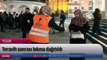 Teravih sonrası lokma dağıtıldı