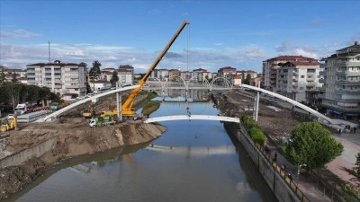 Terme &Ccedil;ayı &Uuml;zerine Yapılan Yaya K&ouml;pr&uuml;s&uuml; Yenileniyor