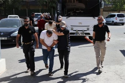 Ter&ouml;r &ouml;rg&uuml;t&uuml; DEAŞ operasyonunda 10 zanlı tutuklandı