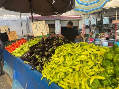 Tevşo Pazarı&rsquo;nda patlıcan ve bibere &ouml;zel ilgi
