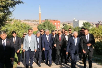 Ticaret Bakanı &Ouml;mer Bolat, Siirt'te ziyaretlerde bulundu