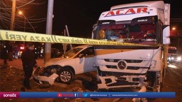 Tır ile otomobil &ccedil;arpıştı, 1 kişi &ouml;ld&uuml;, 4 kişi yaralandı