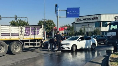 Tır ile otomobil &ccedil;arpıştı:1 yaralı