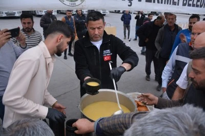 Tır şof&ouml;rlerine iftarda &ccedil;orba ikramı