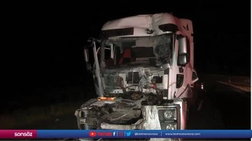 Tıra arkadan &ccedil;arpan tankerin şof&ouml;r&uuml; &ouml;ld&uuml;