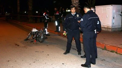 Tırla &ccedil;arpışan motosikletin s&uuml;r&uuml;c&uuml;s&uuml; &ouml;ld&uuml;