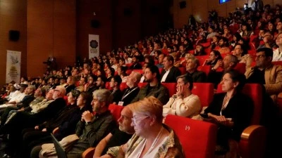 Tiyatro Festivali&rsquo;nde &lsquo;Sanat&ccedil;ı&rsquo; izleyiciyle buluştu