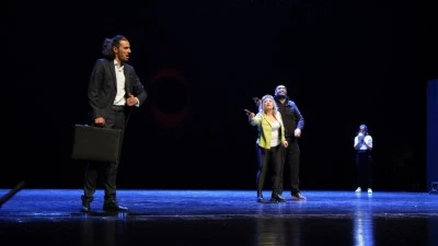 Tiyatro Festivali&rsquo;nin 11 g&uuml;nl&uuml;k coşkusu g&ouml;rkemli finalle ta&ccedil;landı
