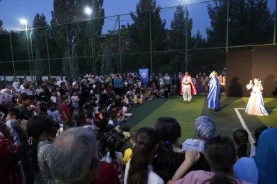Tiyatro sahneleri &ccedil;ocuklar i&ccedil;in kuruldu