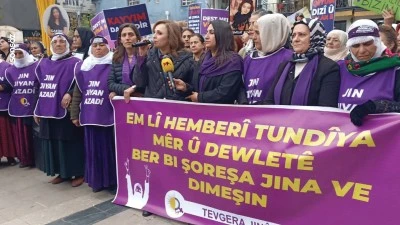TJA&rsquo;lı kadınlar sloganlarla y&uuml;r&uuml;d&uuml;