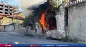 Tokat'ın Zile il&ccedil;esinde &ccedil;ıkan yangında 400 saman balyası yandı.