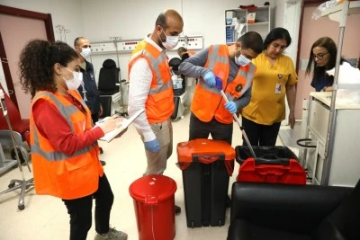 Toplum sağlığı i&ccedil;in sıkı denetim: G&uuml;nde 8 ton tıbbi atık toplanıyor