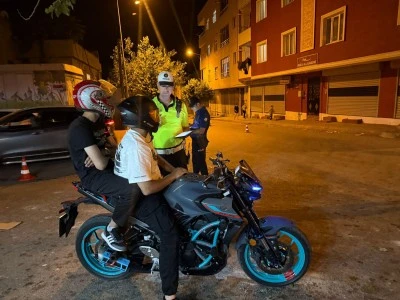 Trafik ekipleri motosikletleri denetledi