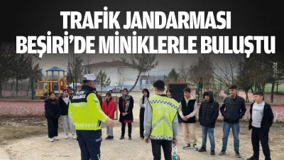 Trafik jandarması, Beşiri&rsquo;de miniklerle buluştu