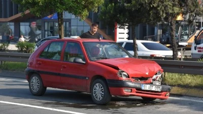 Trafik kazasında anne ve 2 &ccedil;ocuğu yaralandı