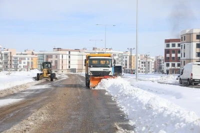 Trafik yoğunluğunu gidermek i&ccedil;in ana arterlerde &ccedil;alışma yapılıyor