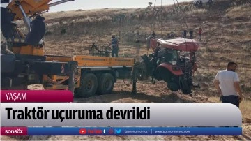 Trakt&ouml;r u&ccedil;uruma devrildi