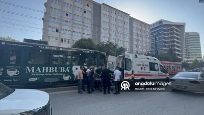 Tramvayın &ccedil;arptığı kişi yaralandı