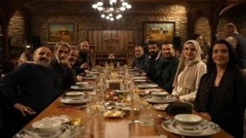 TRT 1'de Ramazan Boyunca Yayınlanacak Olan Aziz Mahmud H&uuml;dayi Aşkın Yolculuğu Dizisinin &Ouml;zel İftar Yemeği