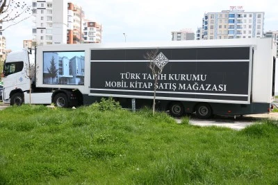 TTK'nin "mobil kitap satış tırı" Diyarbakır'a geldi
