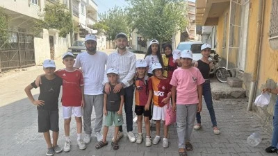 T&Uuml;GVA g&ouml;n&uuml;ll&uuml;s&uuml; &ccedil;ocuklar hayvanlar i&ccedil;in atıktan suluk yaptı