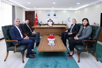 Tuncay Akkoyun, koltuğunu ilkokul &ouml;ğrencisine devretti