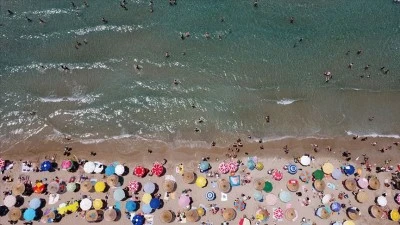 Turistik il&ccedil;elerde bayram yoğunluğu yaşanıyor