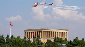 T&uuml;rk Yıldızları'ndan 30 Ağustos'a &ouml;zel Anıtkabir saygı u&ccedil;uşu