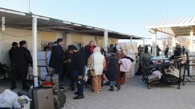 T&uuml;rkiye'deki Suriyelilerin Kilis'ten &uuml;lkelerine d&ouml;n&uuml;ş&uuml; s&uuml;r&uuml;yor