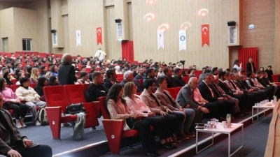 T&uuml;rkiye G&uuml;reş Federasyonu Başkanı Taha Akg&uuml;l, konferansa katıldı: