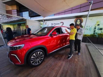T&uuml;rkiye'nin yerli otomobili Togg, Gaziantep'te vatandaşlarla buluştu