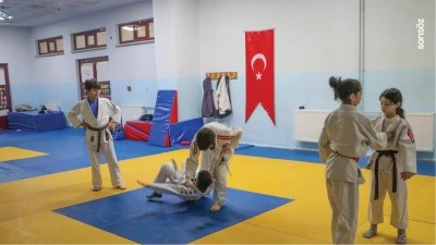 T&uuml;rkiye şampiyonu Diyarbakırlı kuraş sporcusu Hilal G&ouml;ktekin'in hedefi Avrupa şampiyonluğu