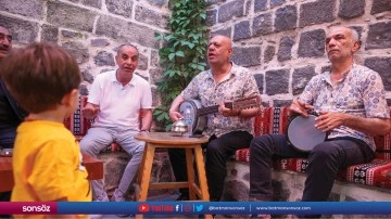 T&uuml;rk&uuml;leriyle tarihi mekanı şenlendiriyorlar