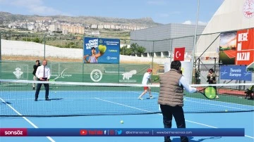 Turnuva g&ouml;steri ma&ccedil;ı ile başladı