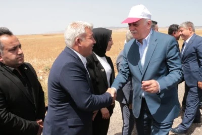 TZOB Genel Başkanı Bayraktar, Şırnak'ta kuraklıktan etkilenen tarlaları inceledi