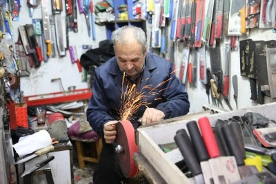 &Uuml;&ccedil; kuşaktır bı&ccedil;ak&ccedil;ılık yapıyorlar