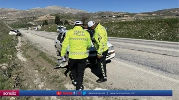 &Uuml;&ccedil; otomobilin &ccedil;arpışması sonucu 4 kişi yaralandı