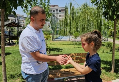 U&ccedil;makta zorlanan saka kuşu yavrusu koruma altına alındı