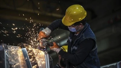 &Uuml;cretli &ccedil;alışan sayısı şubatta yıllık y&uuml;zde 1,1 artarak 15,3 milyona yaklaştı