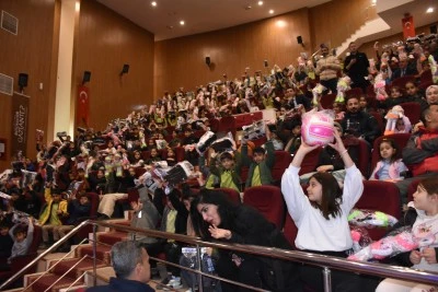 U&ccedil;tu U&ccedil;tu Hezarfen oyunu Şırnak'ta sahnelendi