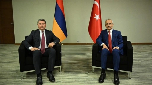 Ulaştırma Bakanı Uraloğlu, Uluslararası Yol Federasyonu Başkanı Sanosyan ile G&ouml;r&uuml;şt&uuml;