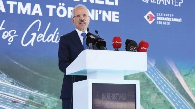 Ulaştırma ve Altyapı Bakanı Uraloğlu, D&uuml;l&uuml;k-OSB T&uuml;neli Temel Atma T&ouml;reni'nde konuştu