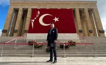 Başkan T&uuml;z&uuml;n, Ulu &Ouml;nderi andı
