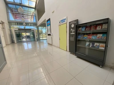 &Uuml;niversite, Batman kitaplığını kurdu