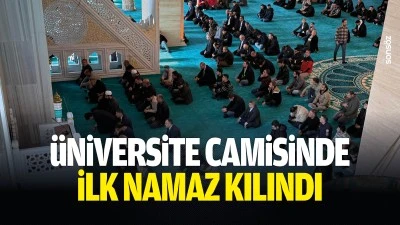 &Uuml;niversite Camisinde ilk namaz kılındı