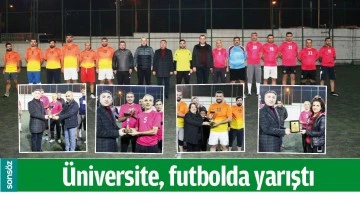 &Uuml;NİVERSİTE, FUTBOLDA YARIŞTI