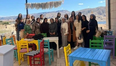 &Uuml;niversite &ouml;ğrencileri antik kenti gezdi