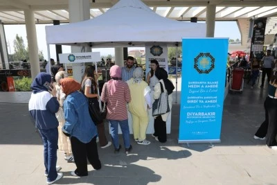 &Uuml;niversite &ouml;ğrencileri &lsquo;Hoş geldin&rsquo; standında ağırlanıyor