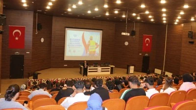 &Uuml;niversite &ouml;ğrencilerine y&ouml;nelik sosyal g&uuml;venlik konferansı