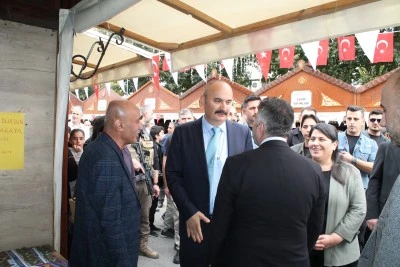 &Uuml;niversite standına ziyaret
